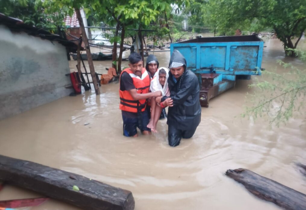SDRF rescues elderly residents from flood in central India