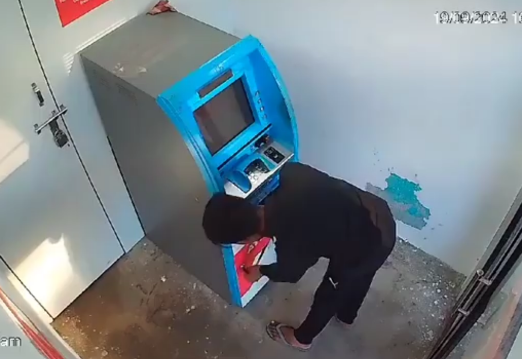 Brazen ATM heist caught on CCTV in northern India: thieves steal cash twice in one day