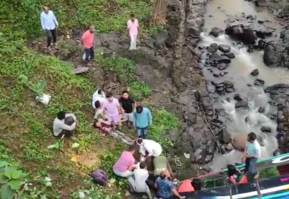 Major accident in western India as bus plunges into gorge, leaving passengers critically injured