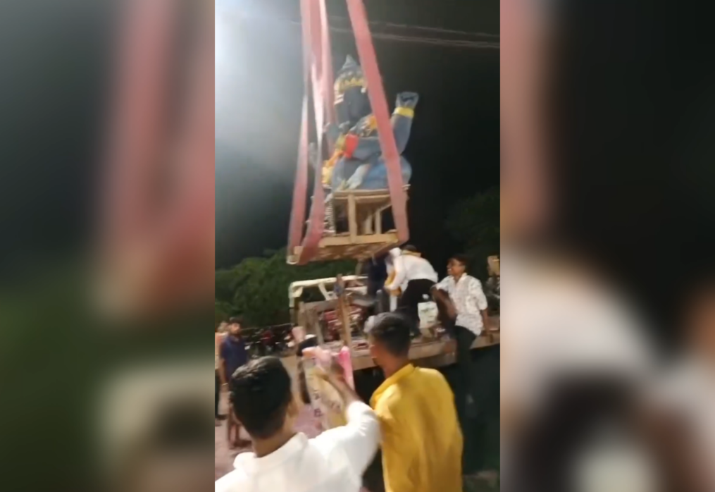 Tragedy unfolds as Lord Ganesha’s statue topples from crane during immersion ceremony in central India