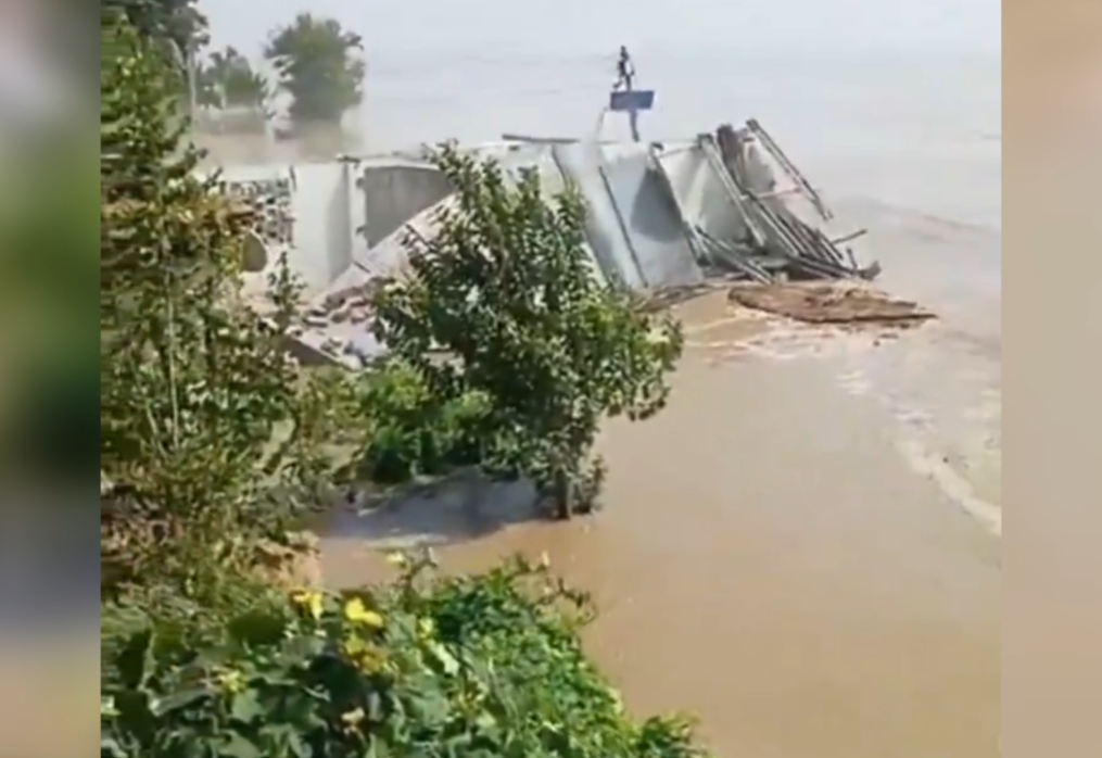 Tragic! Hut succumbs to powerful floods in northern India