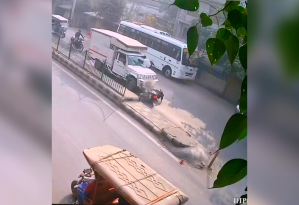 Fly, then land on loader: Boy nails perfect landing on loader after crashing into divider in India